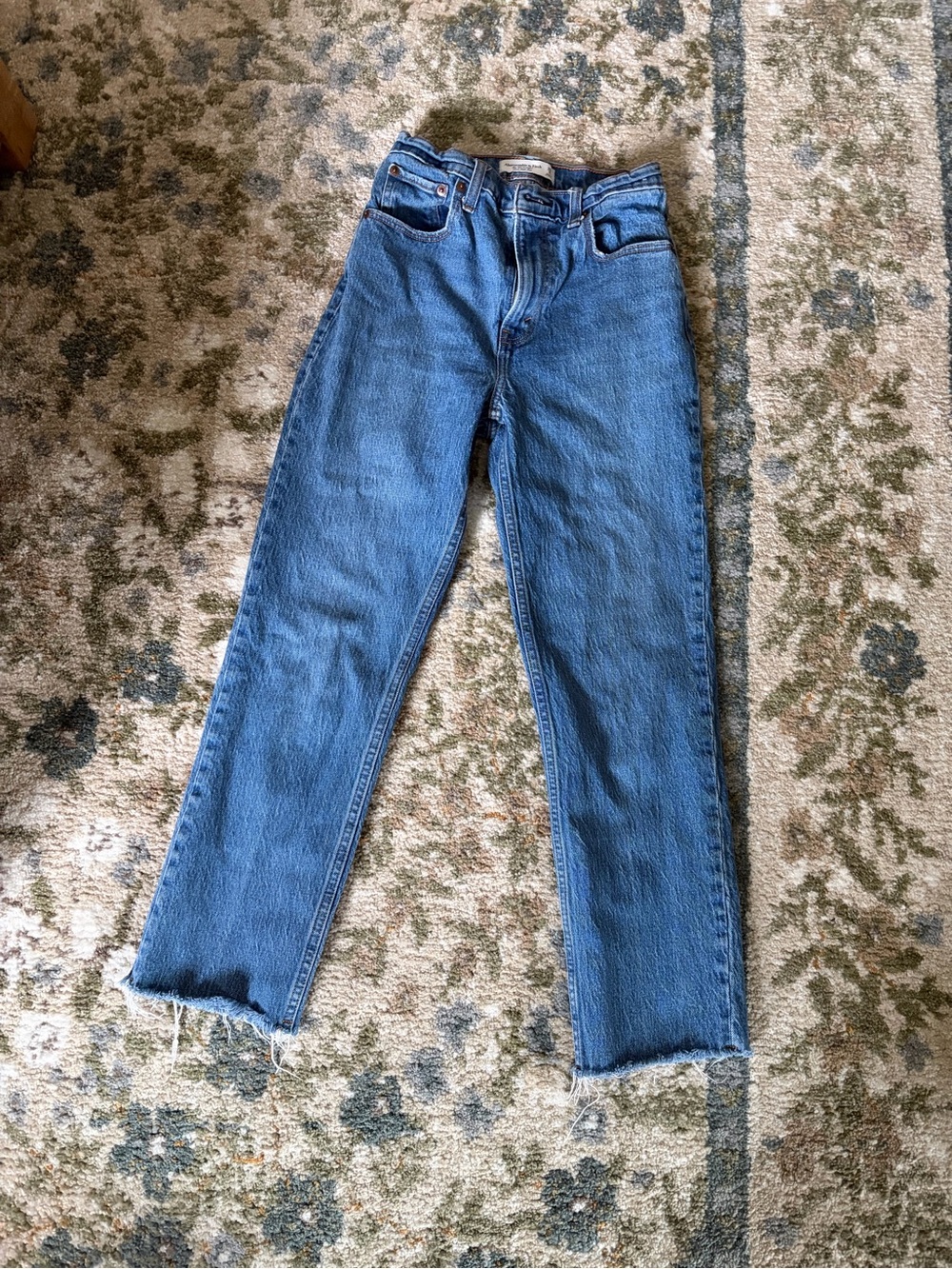 Abercrombie & Fitch Straight-Leg 90’s Blue Jeans